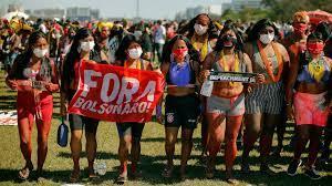 Mujeres de pueblos originarios con Fora Bolsonaro