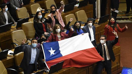 La centroizquierda chilena propuso la eliminación de los fondos de pensiones y presentó públicamente tres alternativas.