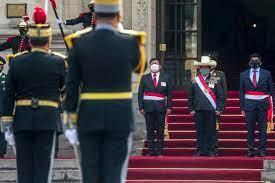 Castillo  es reconocido como Jefe Supremo de las Fuerzas Armadas y de la Policía Nacional en el Palacio Presidencial de Lima