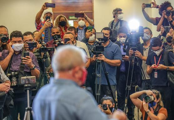 Lula ante los periodistas ayer