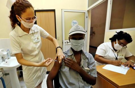 Se aplica en Cienfuegos, una provincia muy afectada por el coronavirus (foto: ANSA)