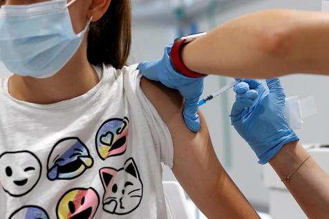 Vacunación de niños contra el Covid (foto: EPA)