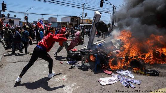 El discurso de odio los lleva a quemar carpas de migrantes venezolanos