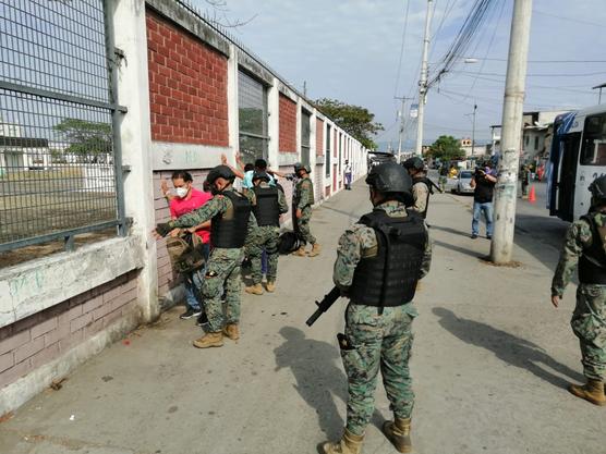El ejército en las calles ecuatorianas