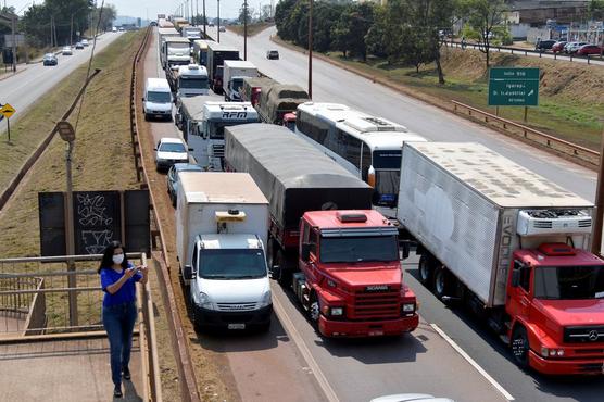 Camioneros suspenden el bloqueo