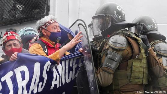 Marcha de protesta mapuche en Santiago de Chile.