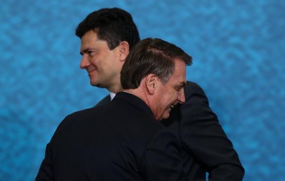 Bolsonaro y Moro se abrazan como socios