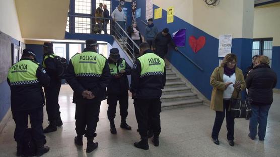 Policía durante las elecciones