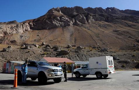 Paso fronterizo terrestre entre Argentina y Chile (foto: AFP)