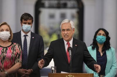  Piñera, da una conferencia de prensa en el palacio presidencial de La Moneda en Santiago