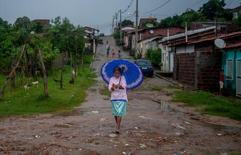 Las víctimas de las inundaciones siguen subiendo en Bahia (foto: EPA)