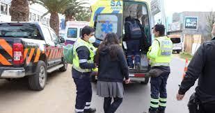 Estudiantes son atendidos en ambulancias