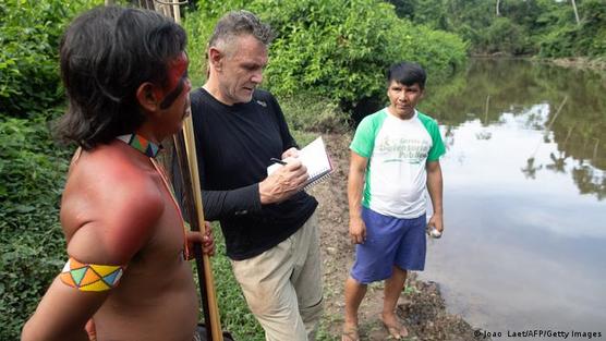 El periodista Dom Phillips ya entrevistó a indígenas del Valle del Yavarí en 2019.