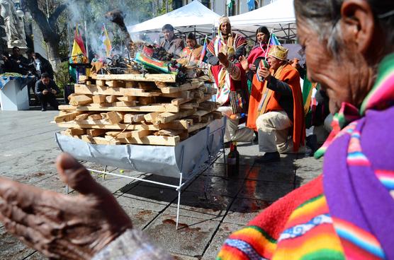 En Bolivia se recibe esta fecha con ofrendas a la Pachamama (Madre Tierra). Foto: Josué Cortéz.