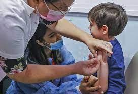 Suspensión judicial de la vacunación de niños