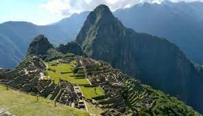Vista de Machu Picchu vacío, la ciudadela inca del siglo XV ubicada a 2.430 metros en la cordillera de los Andes,