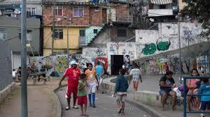 Niños con hambre en las favelas