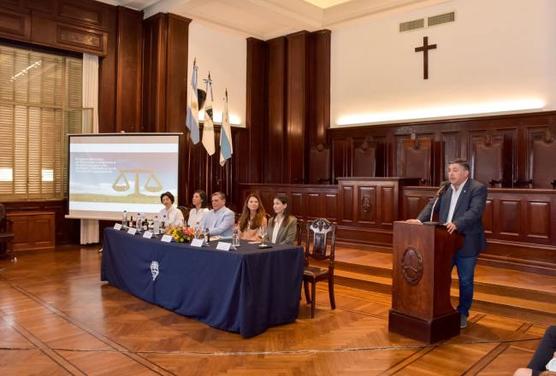 El evento  llevó a cabo en el salón de actos Juan B. Alberdi del Palacio de Justicia de Tucumán