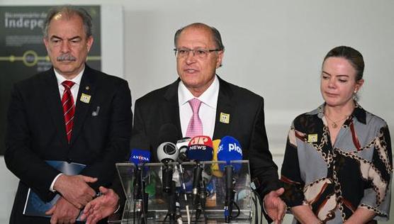 Geraldo Alckmin, Gleisi Hoffmann  del PT y el exsenador Aloizio Mercadante  