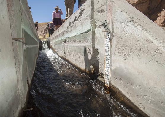 La canalización que conduce las aguas del Silala a Chile. Foto: Archivo