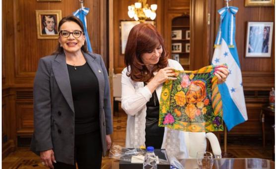 La vicepresidenta Cristina Kirchner recibió a la mandataria de Honduras, Xiomara Castro.