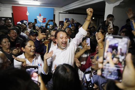 Pabel Muñoz candidato por la lista 5 (Revolución Ciudadana) encabeza los resultados para la Alcaldía de Quito.