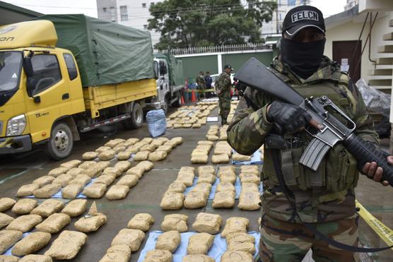 Parte de la droga incautada por las autoridades bolivianas
