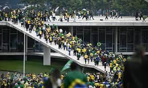 Bolsonaristas con apoyo militar durante el intento de golpe