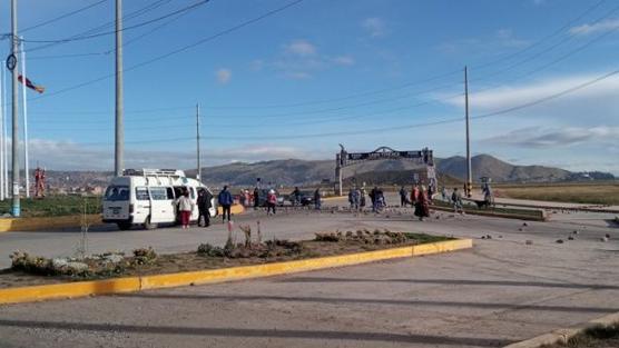 Varias de las entradas y salidas de Juliaca y Ciudad de Puno están bloqueadas