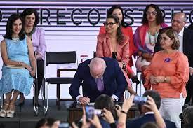 Lula  firma decretos de promoción de igualdad de género, junto a la ministra de la Mujeres, Cida Gonçalves