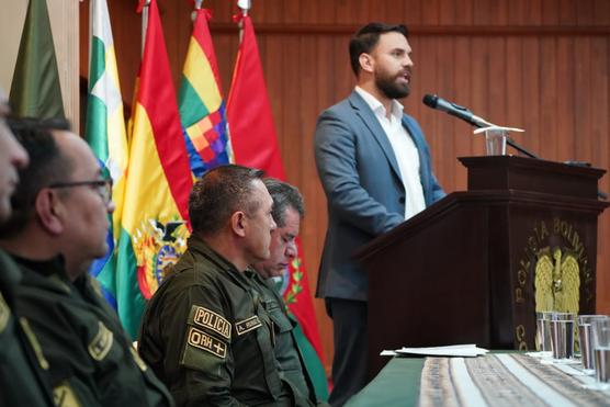 El ministro de Gobierno, Eduardo del Castillo, en conferencia de prensa.