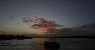 Un barco de pasajeros parte de la ciudad portuaria de Breves, ubicada en la isla de Marajo, estado de Pará, en el Amazonas