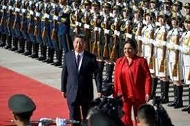 a presidente hondureña, Xiomara Castro, y su homólogo chino, Xi Jinping, en Beijing