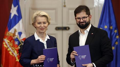 La titular de la Comisión Europea, Ursula von der Leyen, junto al presidente de Chile, Gabriel Boric (foto: ANSA)