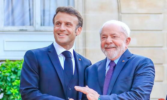 Macron y Lula ayer en Paris