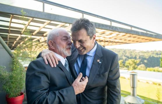 Lula junto a Massa