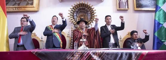 Inicio de la sesión de honor por el 198 aniversario de la Independencia de Bolivia. Foto: Vicepresidencia.