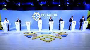 Los candidatos a presidente en Ecuador participan en un debate el domingo pasado - AFP