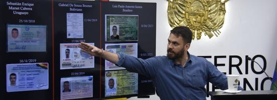 El ministro de Gobierno, Eduardo del Castillo, en conferencia de prensa.