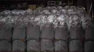 Unas bolsas de litio almacenadas en una planta de procesamiento en Antofagasta-© Martín Bernetti / AFP/Archivos