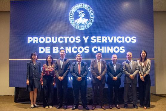 Representantes de bancos chinos y autoridades y ejecutivos bolivianos se reunieron en Santa Cruz. Foto: BCB.