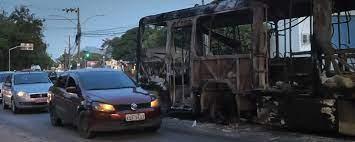 Una treintena de buses fueron incendiados por los narcos