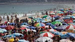 El calor no deja de jugar en Ipanema - Tomaz Silva/Agência Brasil