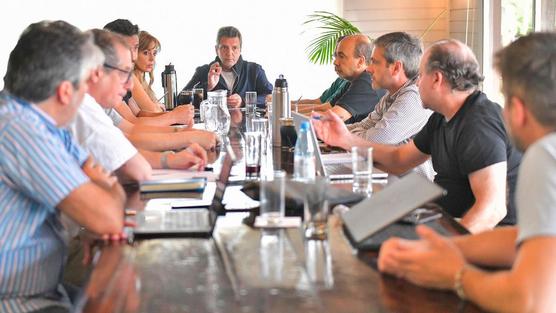 Sergio Massa se reunió ayer lunes con su equipo económico en San Fernando. 