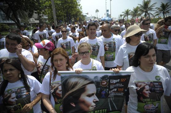 Mujeres marchando ayer en Rio