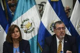 El presidente electo de Guatemala, Bernardo Arévalo y la vicepresidenta Karin Herrera. EFE/ Edwin Bercián