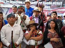 íderes indígenas participan en rueda de prensa frente al Ministerio Público en la Ciudad de Guatemala - AFP