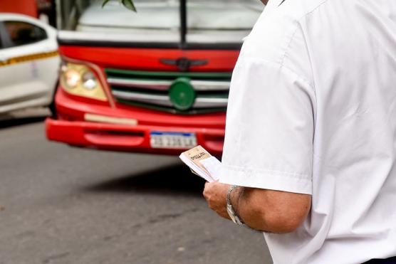 Inspectores del Municipio constataron que hay demoras de hasta 40 minutos en las frecuencias.