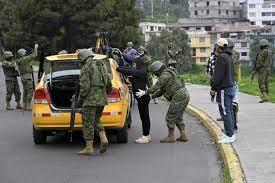 Militares en control vehicular en Guayaquil