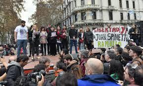 Protesta frente a Casa Rosada por los detenidos en los incidentes del Congreso la semana pasada. Foto NA: JUAN VARGAS.